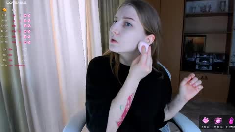 Snapshot of princessaalicc chatting on 11.22.25 princessaalicc online show from 11.22.25