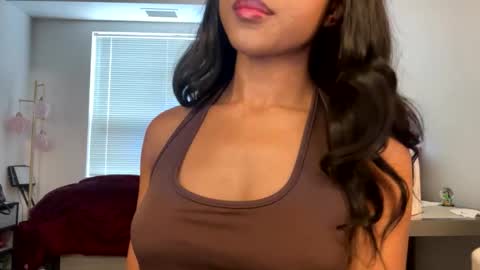 Snapshot of princessaleah chatting on 11.12.25 Princess Aleah online show from 11.12.25