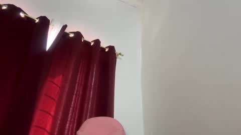 Snapshot of princessaliana chatting on 01.20.25 princessaliana online show from 01.20.25