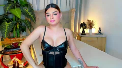 Snapshot of princesshugecumontop chatting on 11.08.25 PrincessDONT FORGET TO FOLLOW ME online show from 11.08.25