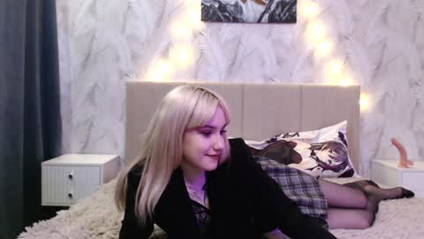 Snapshot of princessshy___ chatting on 12.15.24 18 y.o online show from 12.15.24