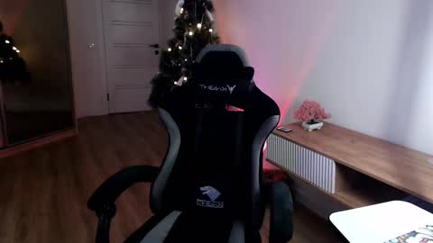 Snapshot of princessshy___ chatting on 02.17.25 18 y.o online show from 02.17.25