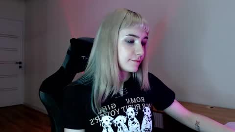 Snapshot of princessshy___ chatting on 02.19.25 18 y.o online show from 02.19.25