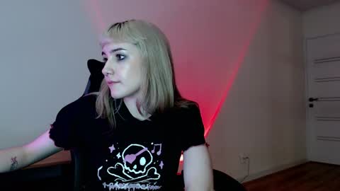 Snapshot of princessshy___ chatting on 03.03.25 18 y.o online show from 03.03.25