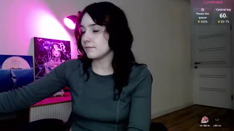 Snapshot of princessshy___ chatting on 11.18.25 18 y.o online show from 11.18.25