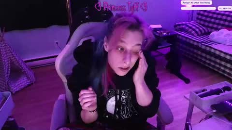 Snapshot of princesstyff chatting on 04.09.26 Tyff et Blast online show from 04.09.26