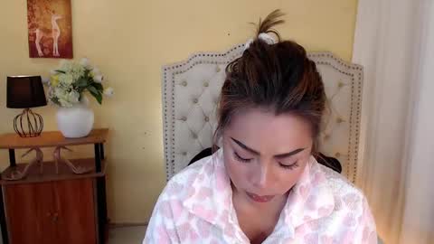 Snapshot of princessyanzy chatting on 02.25.25 princessyanzy1 online show from 02.25.25