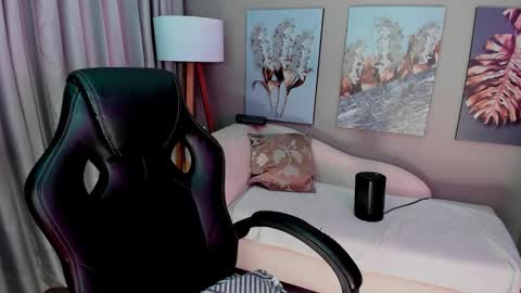 Priya Rose online show from 11.04.25