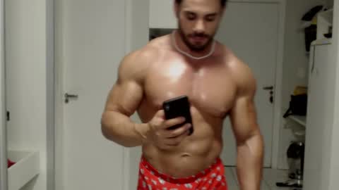 Snapshot of promuscles4u chatting on 12.22.24 promuscles4u online show from 12.22.24