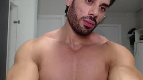 Snapshot of promuscles4u chatting on 01.02.25 promuscles4u online show from 01.02.25