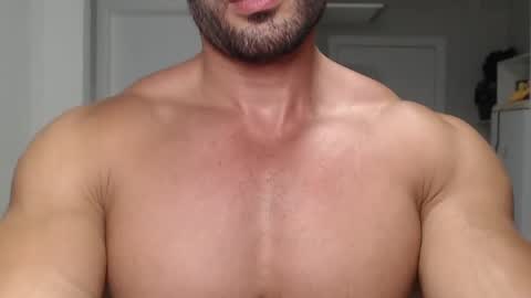 Snapshot of promuscles4u chatting on 03.08.25 promuscles4u online show from 03.08.25