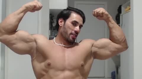 Snapshot of promuscles4u chatting on 03.08.25 promuscles4u online show from 03.08.25