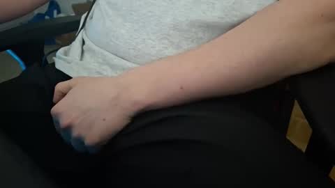 Snapshot of pryli27 chatting on 04.04.26 pryli27 online show from 04.04.26