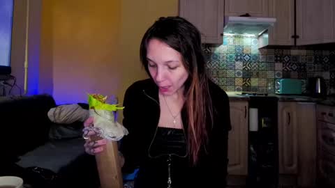 Snapshot of psyheya chatting on 03.04.25 LUCY -----    online show from 03.04.25