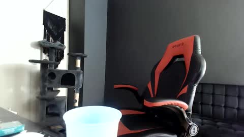 Krystle online show from 01.05.25