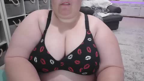 Snapshot of pugglelover chatting on 01.25.25 Puggie - online show from 01.25.25