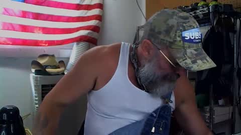 Snapshot of pupdeepdriller chatting on 10.27.25 Deep Driller online show from 10.27.25