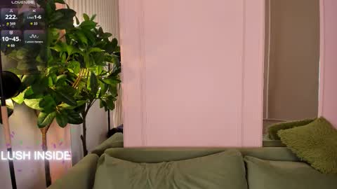 Snapshot of pure_flower_alison chatting on 03.21.26 Alison online show from 03.21.26