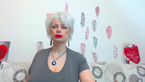 Snapshot of pure_seduce_wow chatting on 02.12.26 Goldie online show from 02.12.26