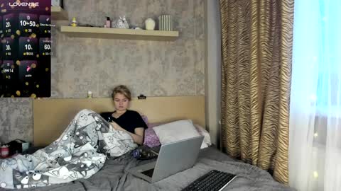 Snapshot of purebeautie chatting on 01.16.25 Katty online show from 01.16.25
