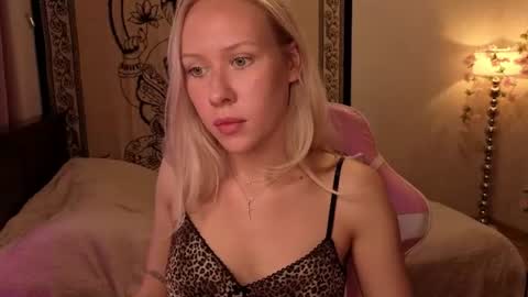 Snapshot of pureeangel chatting on 06.25.26 Megan online show from 06.25.26