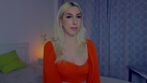 Snapshot of purevibrations chatting on 02.25.25 Isabelle online show from 02.25.25