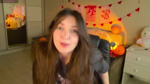 Snapshot of purple_averge chatting on 11.04.25 Bella online show from 11.04.25