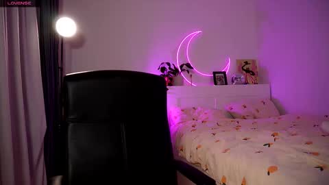 Snapshot of purple_baby chatting on 10.05.25 Sasha wait you here 6 of November. will celebrate my B- day online show from 10.05.25