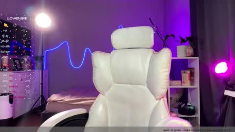 Snapshot of purple_baby chatting on 11.19.25 Sasha wait you here 6 of November. will celebrate my B- day online show from 11.19.25