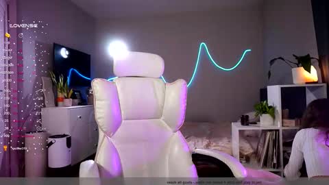 Snapshot of purple_baby chatting on 11.21.25 Sasha wait you here 6 of November. will celebrate my B- day online show from 11.21.25