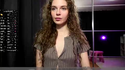 Snapshot of purple_baby chatting on 12.14.25 Sasha wait you here 6 of November. will celebrate my B- day online show from 12.14.25