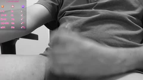 Snapshot of pussyfuker113 chatting on 12.29.24 pussyfuker113 online show from 12.29.24