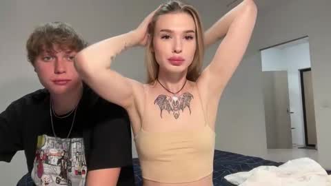 Snapshot of pussymoneywet chatting on 09.29.25 Lina online show from 09.29.25