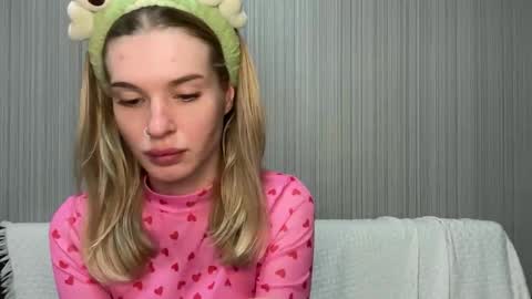 Snapshot of pussymoneywet chatting on 11.03.25 Lina online show from 11.03.25