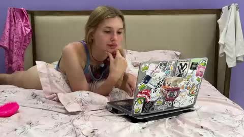 Snapshot of pussymoneywet chatting on 02.20.26 Lina online show from 02.20.26