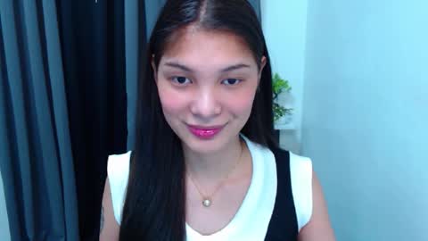 Snapshot of pussywetandwild chatting on 10.05.25 LHARA online show from 10.05.25