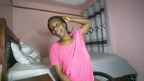 Snapshot of q_pretty chatting on 09.18.25 Ivy a little girl full of dreams....be my best online show from 09.18.25