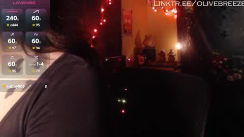 Snapshot of qtolive chatting on 11.07.25 Olive TheyThem online show from 11.07.25