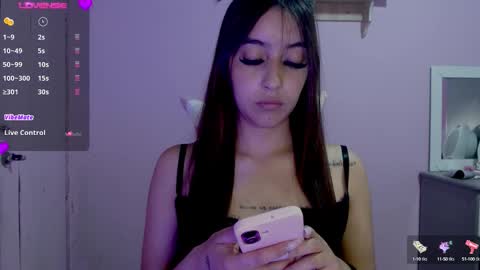 Snapshot of quee_tiana chatting on 09.18.25 your princess online show from 09.18.25