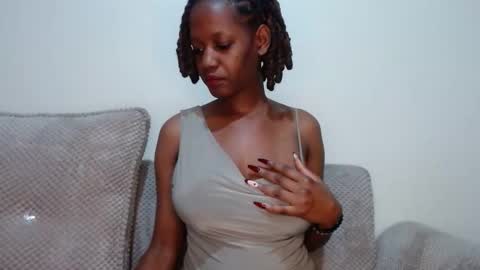 queen74890 online show from 10.05.25