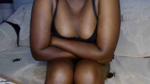 Snapshot of queen_12344 chatting on 02.18.25 emmie online show from 02.18.25