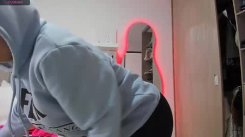 Snapshot of queen_antonella_oficial chatting on 02.13.25 QUEEN ANTONELLA online show from 02.13.25