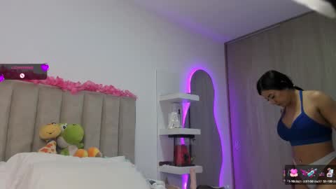 Snapshot of queen_antonella_oficial chatting on 03.04.25 QUEEN ANTONELLA online show from 03.04.25