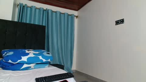 Queen armani online show from 01.25.25