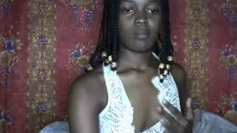 Snapshot of queen_banice chatting on 10.13.25 queen_banice online show from 10.13.25