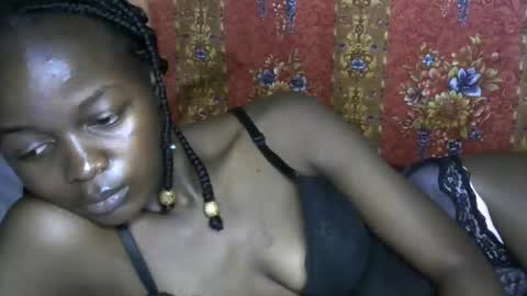 Snapshot of queen_banice chatting on 10.15.25 queen_banice online show from 10.15.25