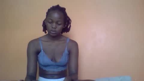 Snapshot of queen_banice chatting on 02.26.26 queen_banice online show from 02.26.26