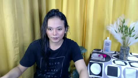 Snapshot of queen_ennah chatting on 06.19.26 queen_ennah online show from 06.19.26