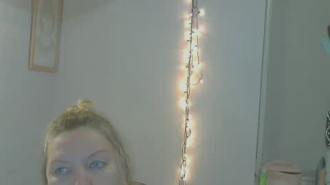 Snapshot of queen_jane8 chatting on 12.26.24 queen_jane8 online show from 12.26.24