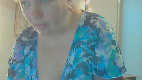 Snapshot of queen_jane8 chatting on 01.12.25 queen_jane8 online show from 01.12.25